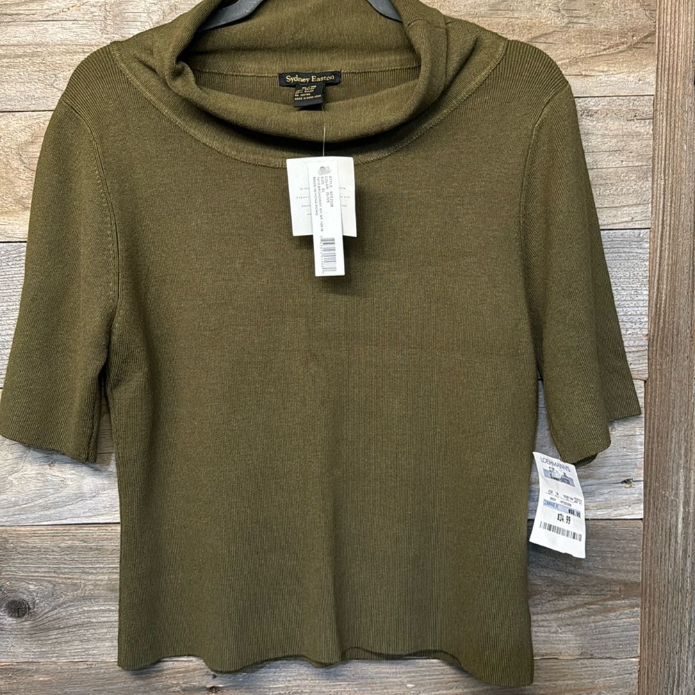 Sydney Easton stretch 70% rayon, 30%nylon top